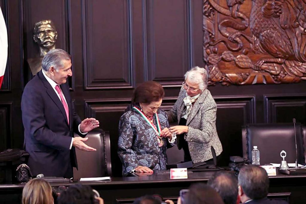 Sen. Ifigenia Martínez - recibió la Medalla Belisario Domínguez