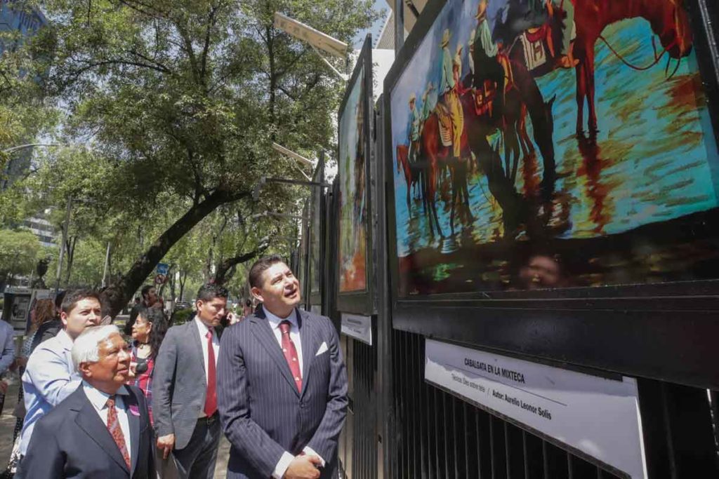 Presidente del Senado, Alejandro Armenta, inauguró la exposición colectiva “Por amor a Puebla”