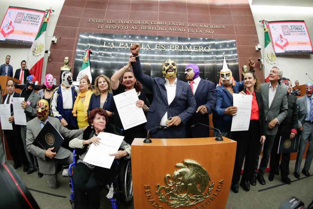 El Senado de la República, reconoció la trayectoria de deportistas de la lucha libre